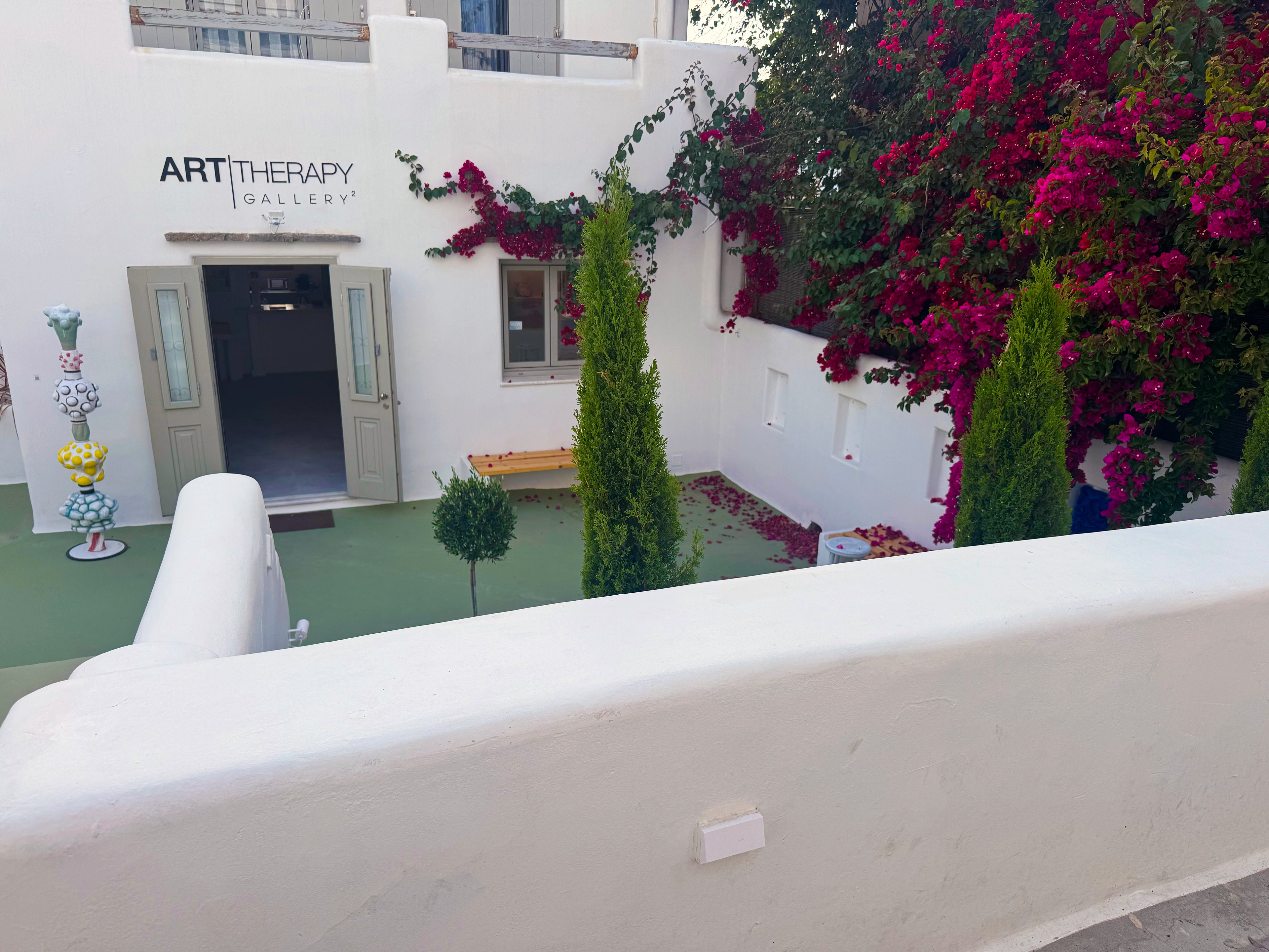 Art Therapy Gallery Naussa Location with decorative elements and flowers